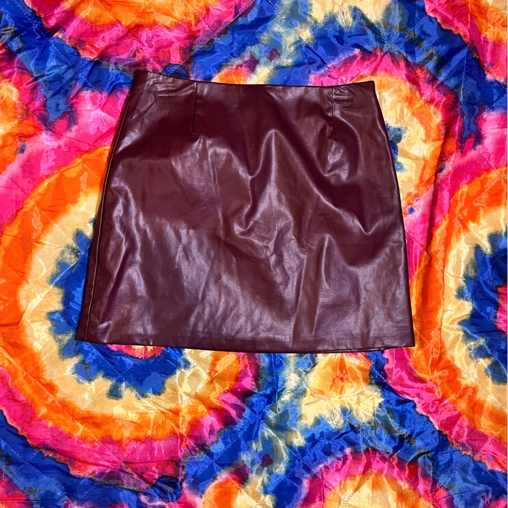 Cotton on maroon leather skirt